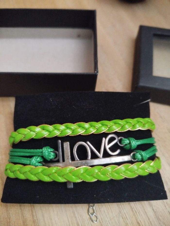 Bracelet neuf LOVE - photo numéro 2