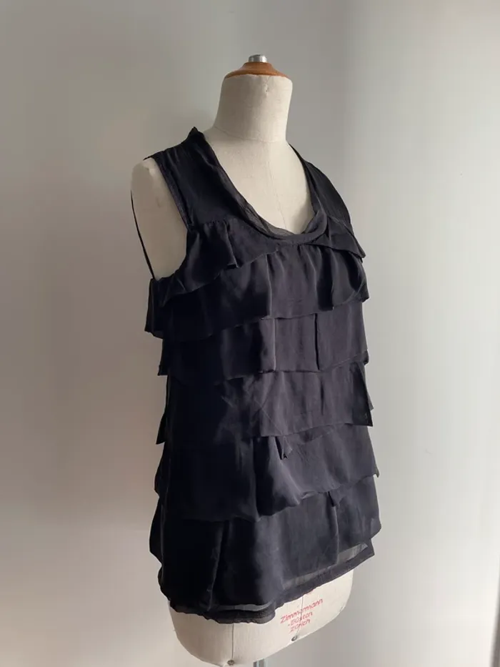 Haut noir en soie à volants Vero Moda T.36