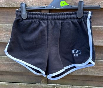 Short noir