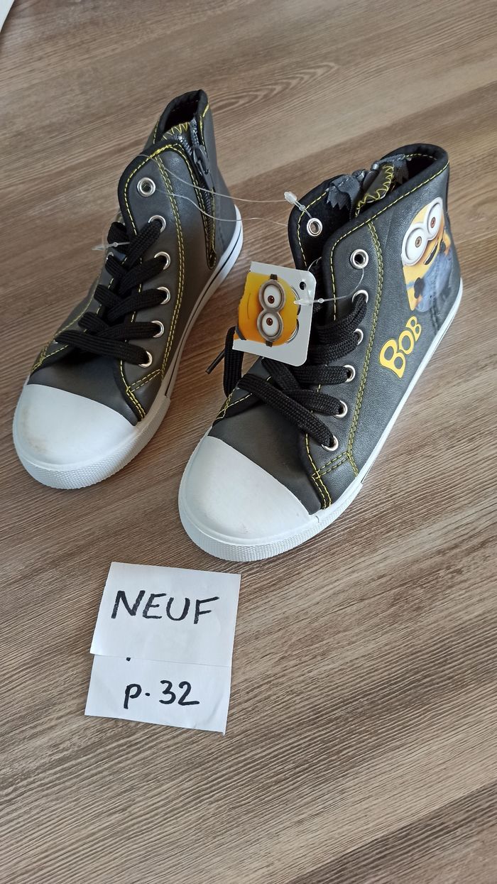 Baskets lacets minions garçon 32 neuve