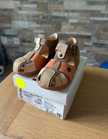 Sandale babybotte taille 24 neuve