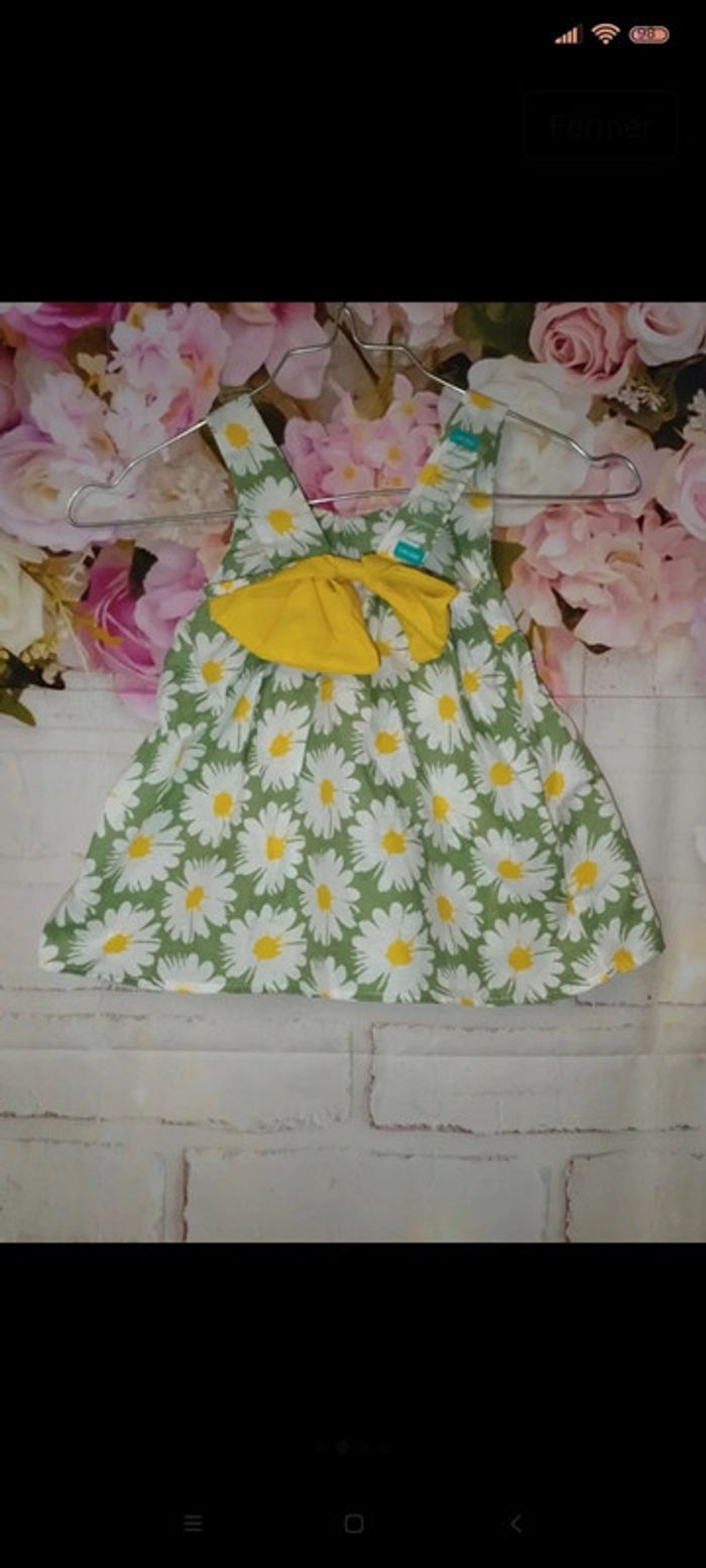 Robe fleurie avec son chapeau 18mois