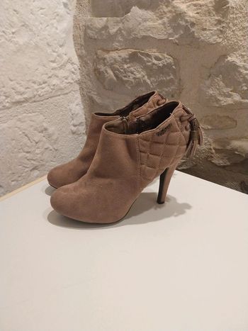 Chaussures femme dain taille 37 marque refresh en tres bon etat