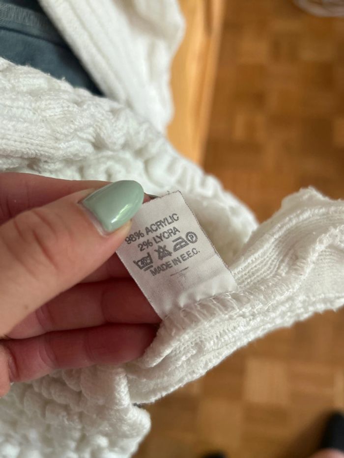 Pull col en V avec petits bijoux intégrés - photo numéro 5