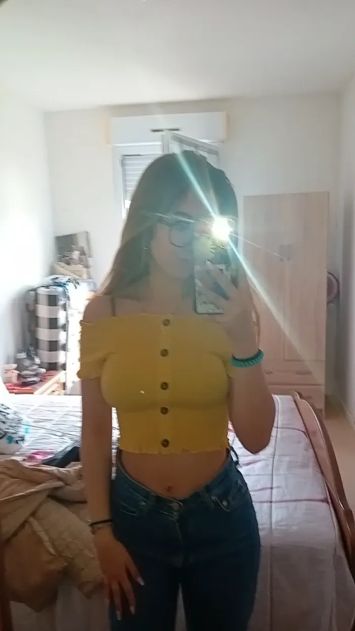 Top jaune