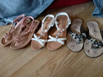 Lot de 3 paires de sandales - pointure 39