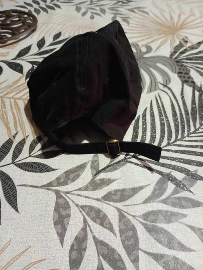 Casquette noire basket Shein - photo numéro 3