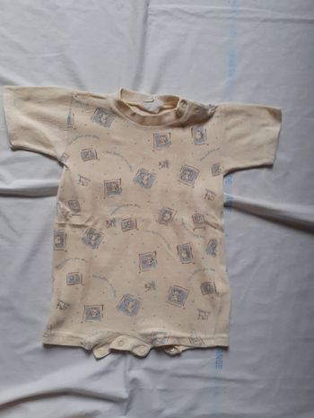 Babygros léger jaune clair manches courtes motif animaux sur carrés  bleu clair