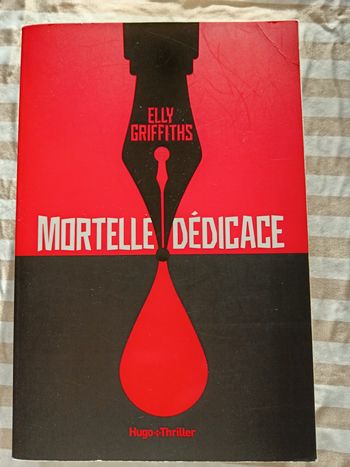 Elly Griffiths - Mortelle dédicace 