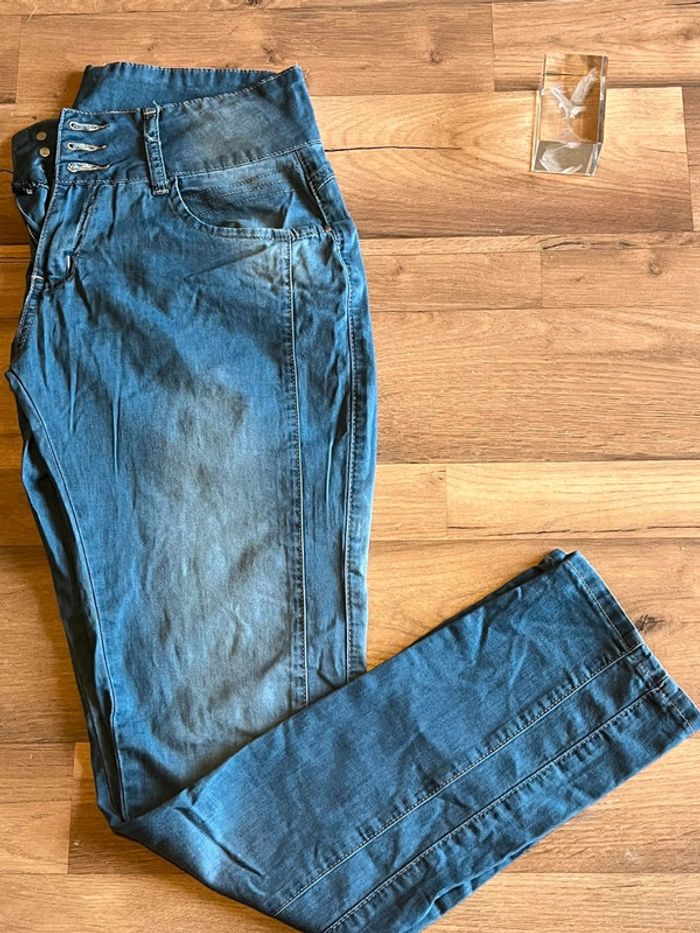 Je vend un jeans fin femme xL tres bon etat - photo numéro 3