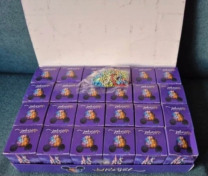 Coffret Disney – 24 figurines mystère – prix réduit !