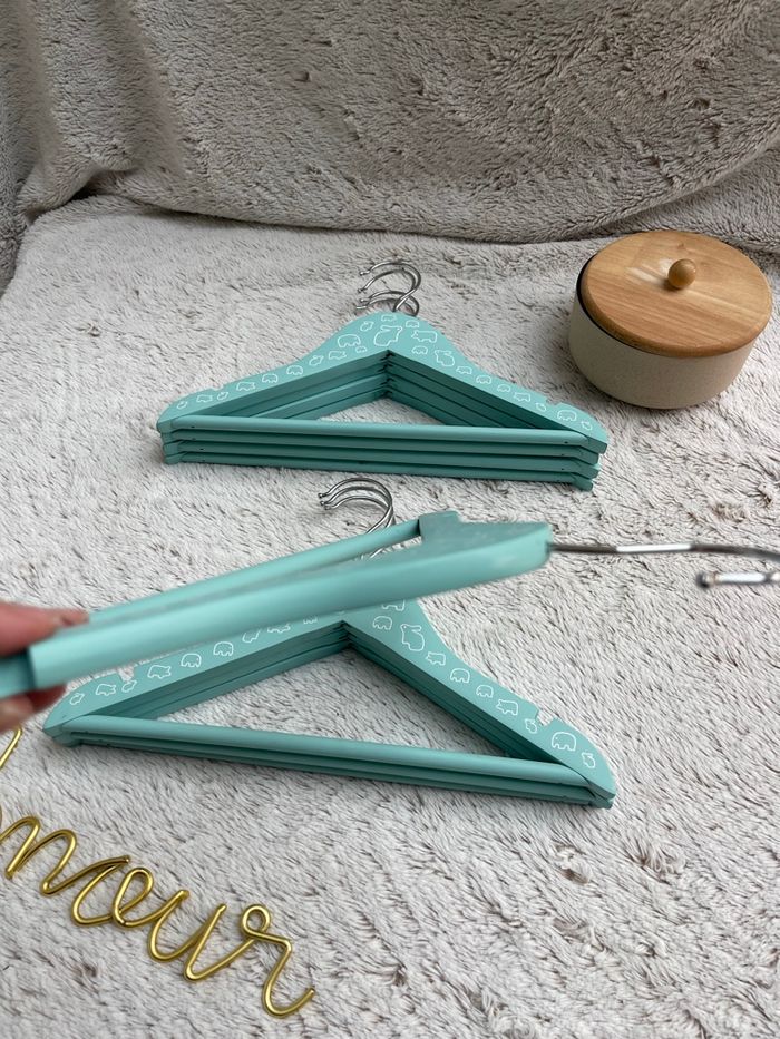 Lot de 8 cintres en bois bebe - Turquoise - photo numéro 4