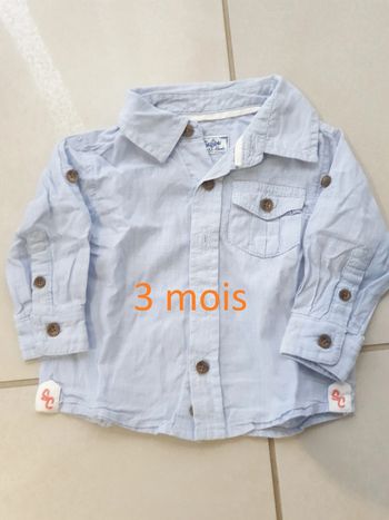 1 chemise rayures blanc et bleu ciel marque TEX 3 mois