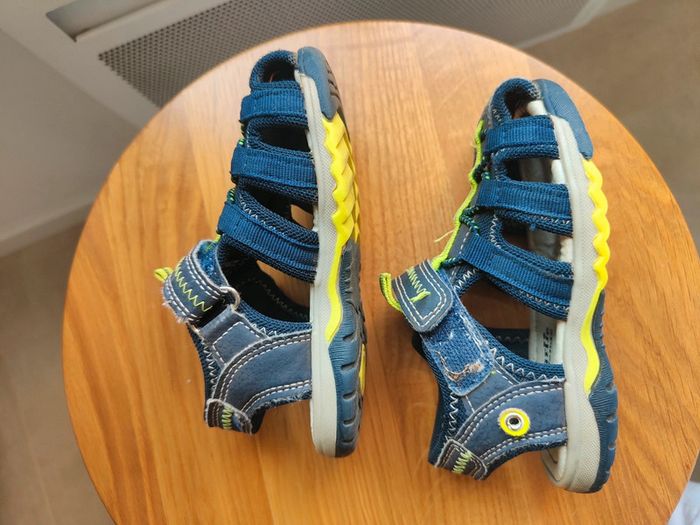 Sandales bleues et vertes/jaunes très jolies pour un garçon Chaussea 24 - photo numéro 2