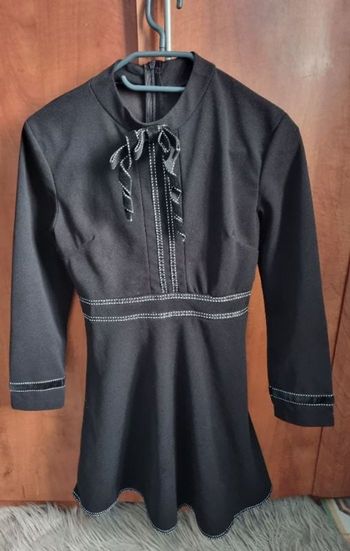 Robe à bordures contrastée avec cravate intégré taille M