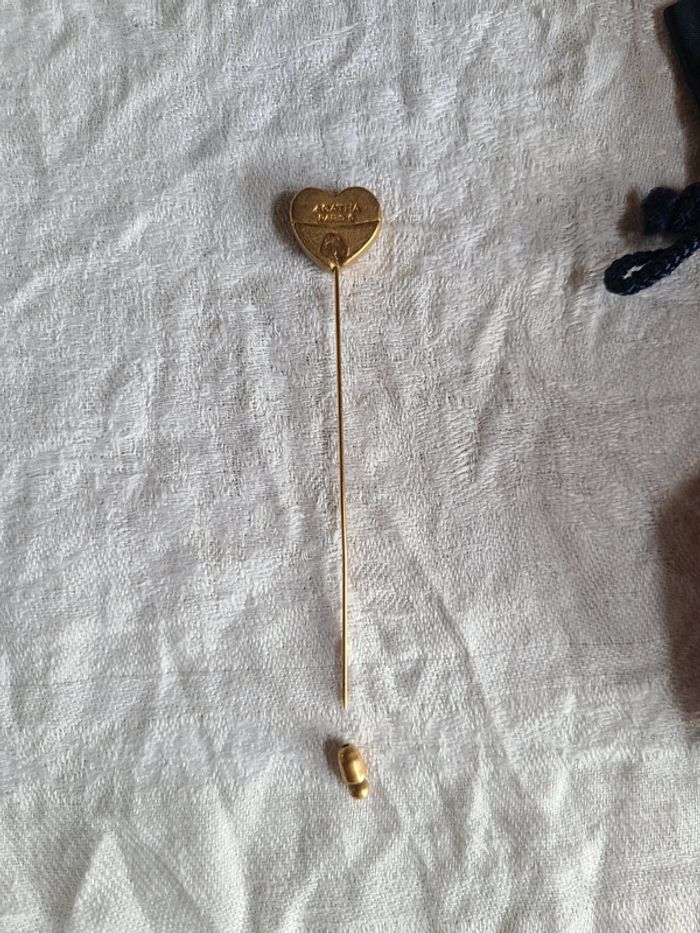 Broche pic épingle à chapeau   Agatha forme cœur avec sa pochette - photo numéro 5