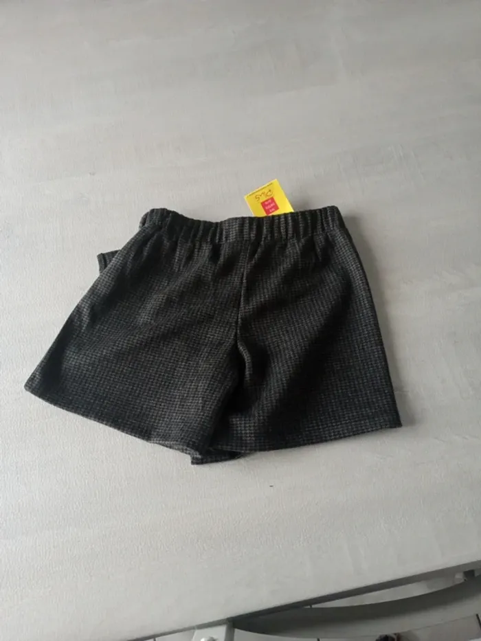 Jupe short neuve 4 ans - photo numéro 3