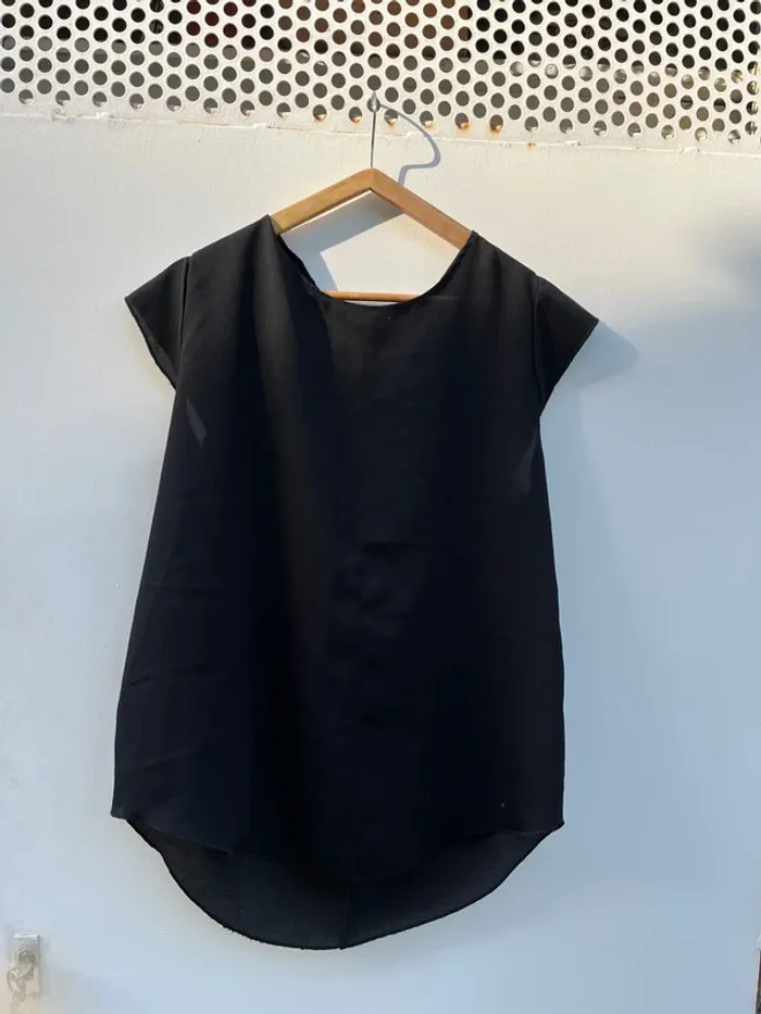 Blouse noir manches courtes