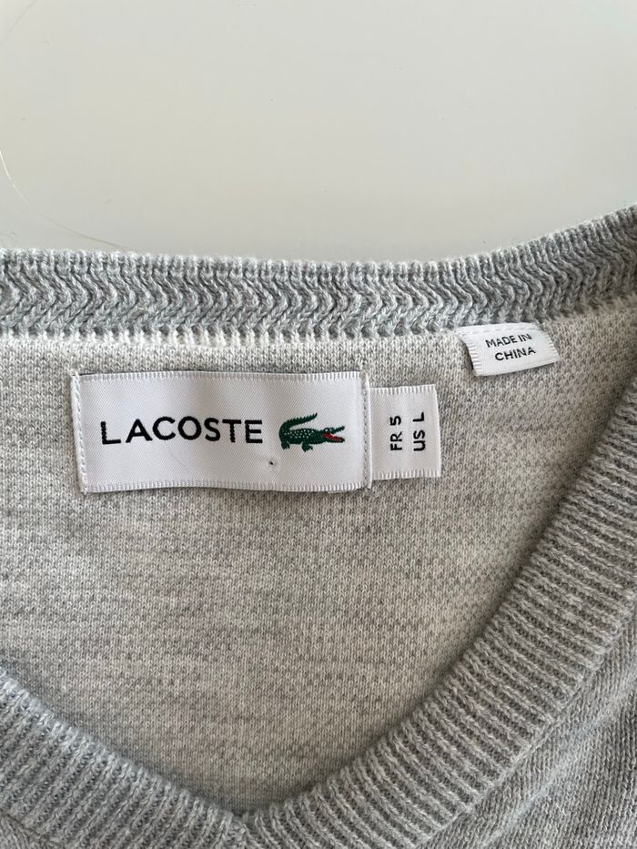 Sweat gris col V Lacoste taille L - photo numéro 4