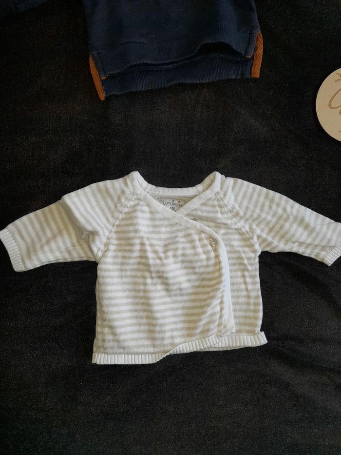 Lot 2 vestes et 1 pull - 1 mois - photo numéro 3