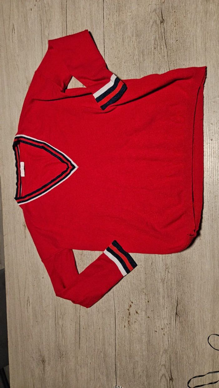 Pull manches longues, col V, rouge à bord blanc et bleu, Peace n'love,S/M, peu mis - photo numéro 3