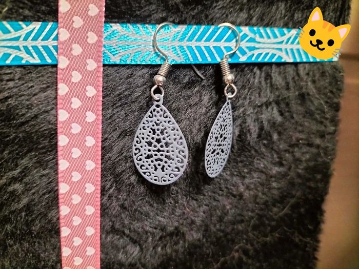 Boucles d'oreilles grise - photo numéro 1