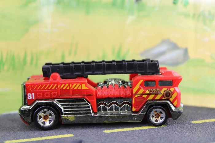 Hot wheels camion de pompier - photo numéro 6