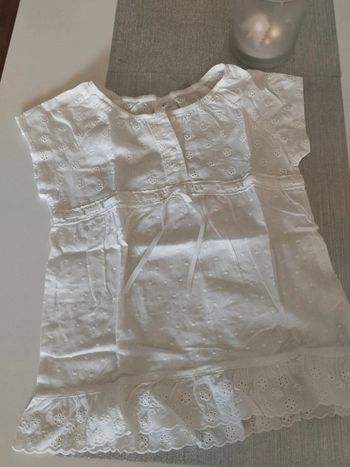 Jolie maillot avec broderie taille 6 ans