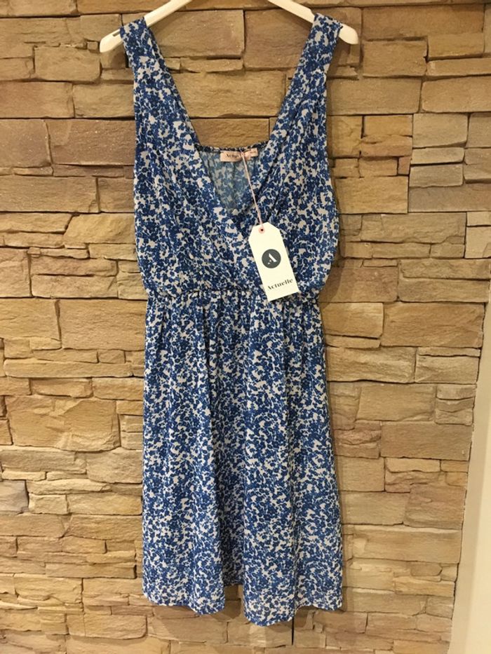 Jolie robe 42-44 en bleu ou corail - photo numéro 2
