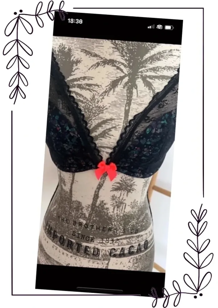 Soutient gorge noir décolleté plongeant - photo numéro 3