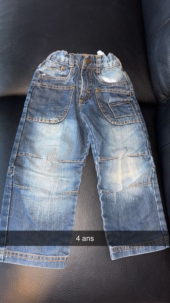 👖 Jean large garçon 4 ans – très bon état
