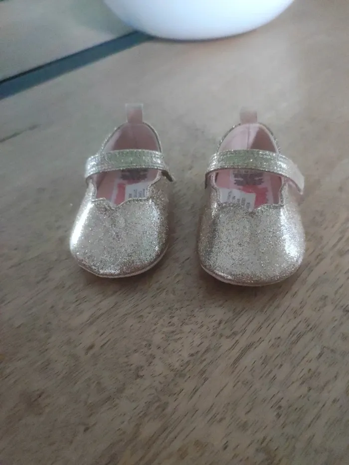 Chaussures bébé 3-6 mois - photo numéro 2