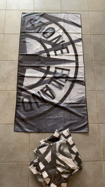 Serviette de plage stone island