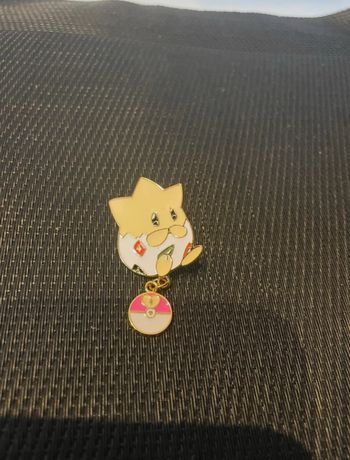 Pin’s Togepi Togetic avec pokeball Pokémon broche en très bon état