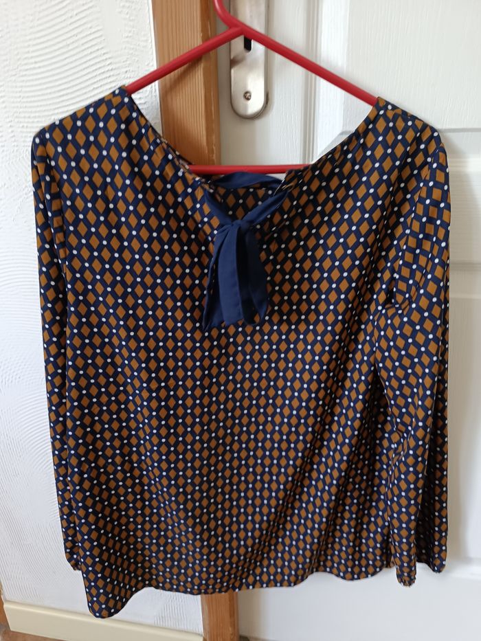 Blouse femme peu portée. Noeud dans le dos