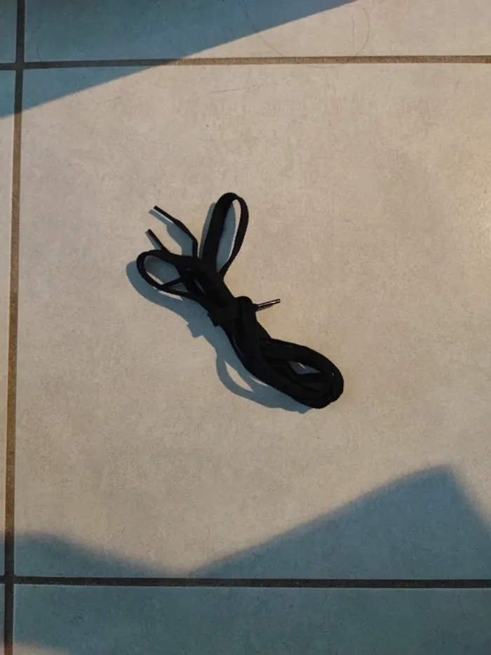 Lacet noir 75 cm