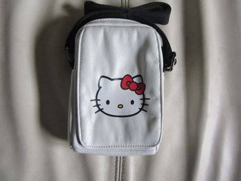sac bandouilère Hello kitty neuf