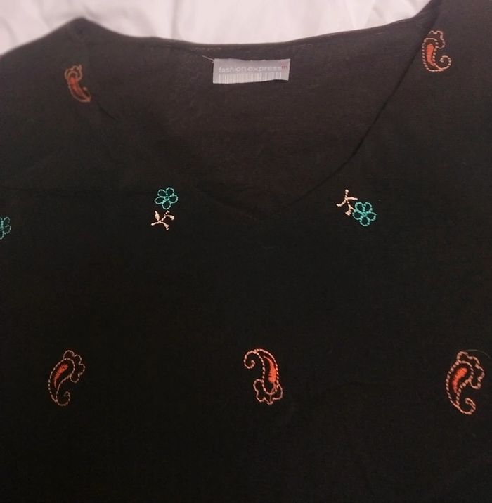 Haut elasthane fluide brodée - photo numéro 2