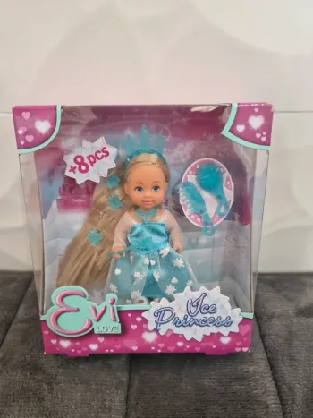 poupée princesse des glaces 12 cm Evi love
