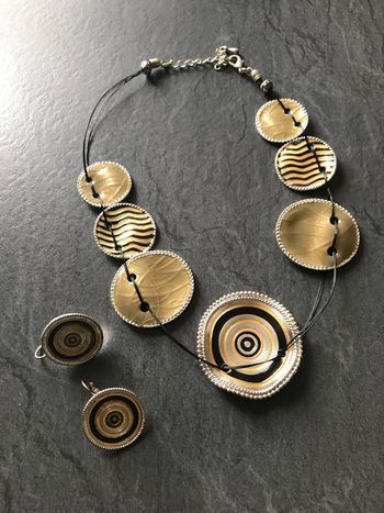 Collier et boucles d’oreilles