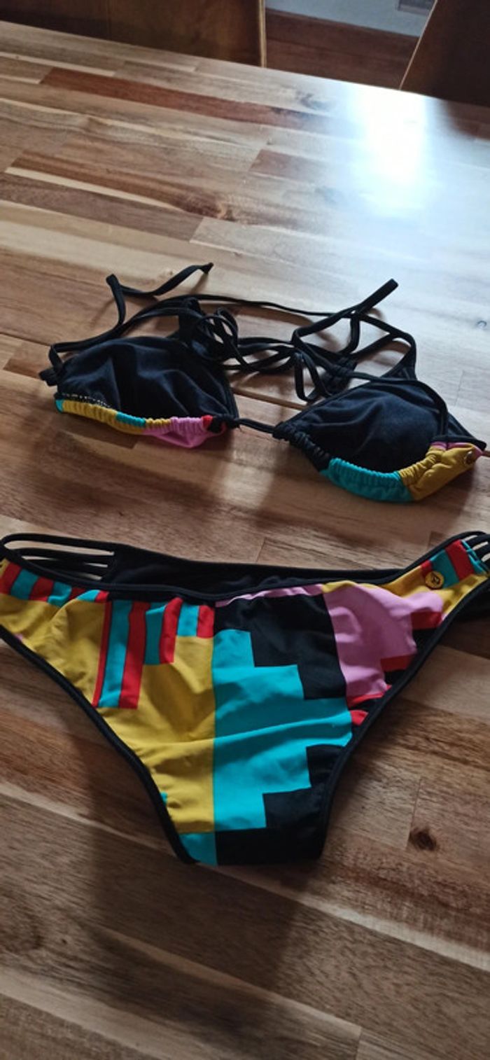 Maillot de bain volcom deux pièces Taille S - photo numéro 2