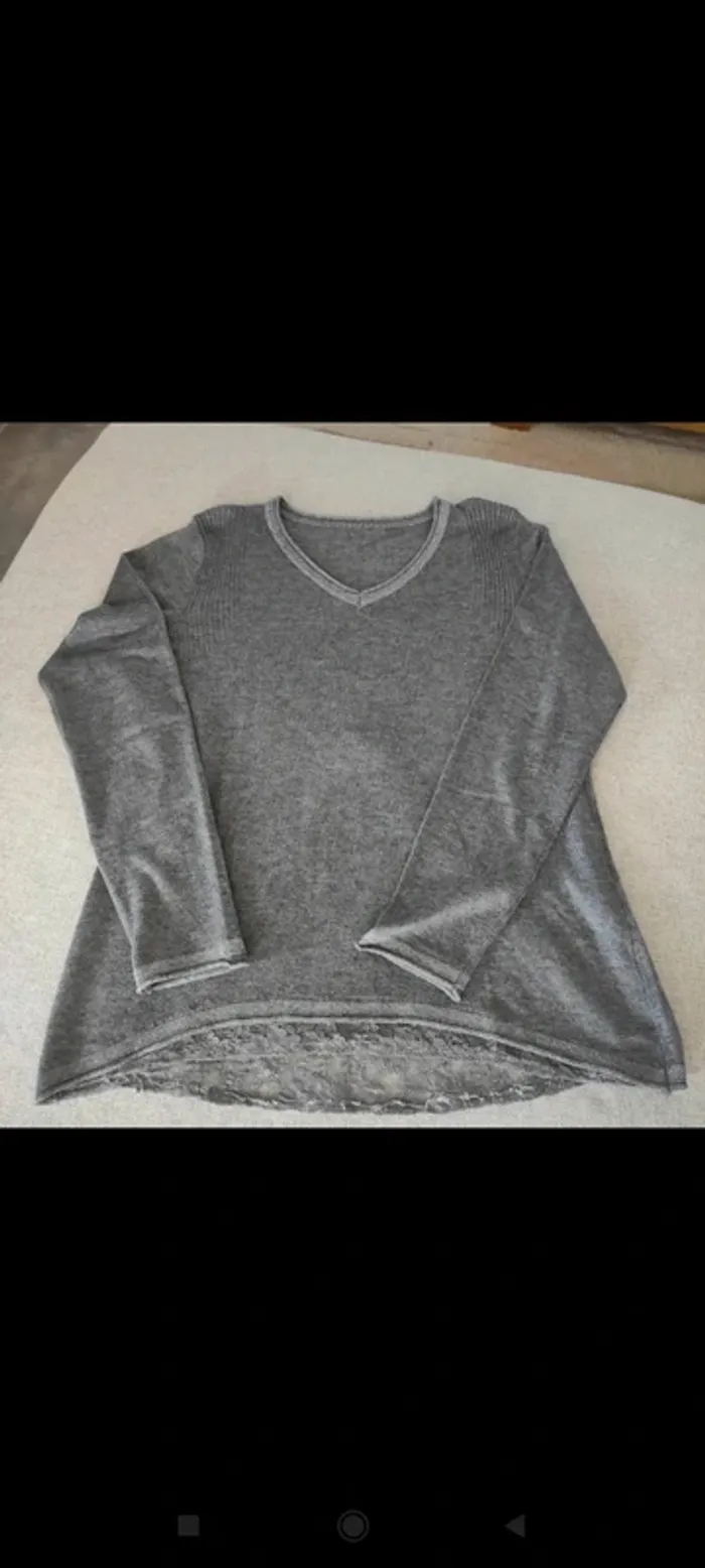 Pull femme col en V taille unique très bon état - photo numéro 3