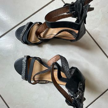 Nus pieds talons compensés