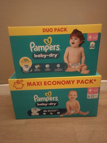 Lot Pampers baby dry taille 4(202 couches)