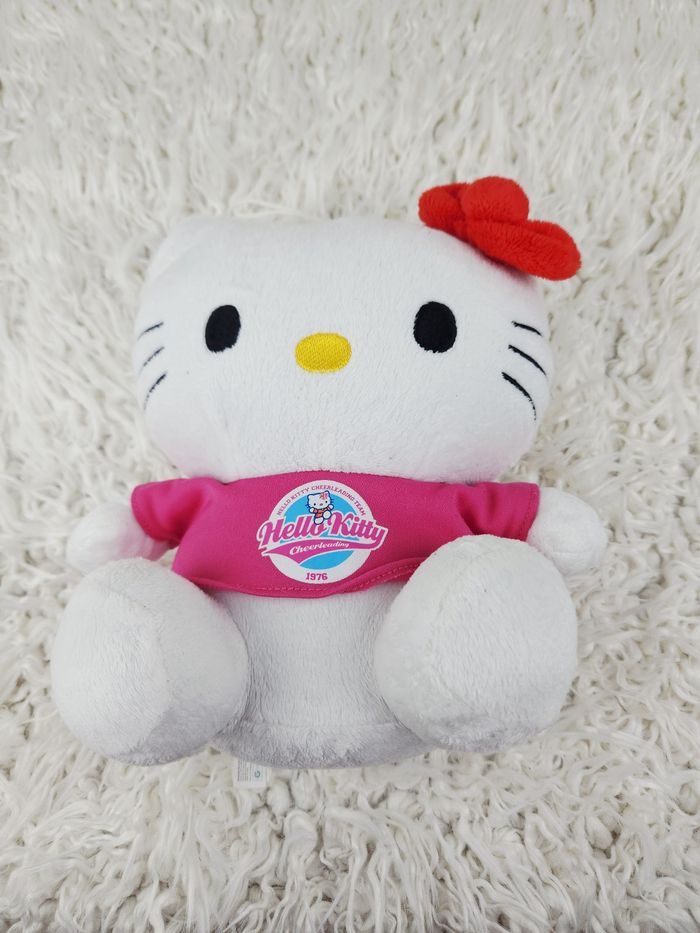 Lot de 3 peluches doudous Hello Kitty marque Sanrio 🎅 - photo numéro 2