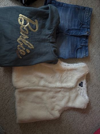 Gilet sans manche , sweat , short 6 ans fille