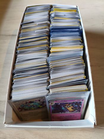 Lot de 100 cartes Pokémon VF en très bon état