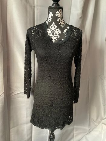 Robe noire dentelle t10 ans neuve (n°39)