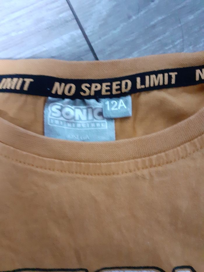 T shirt sonic
