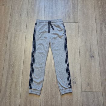 Joggins gris , mi saison/été. Garçon 10 ans. Marque In Extenso